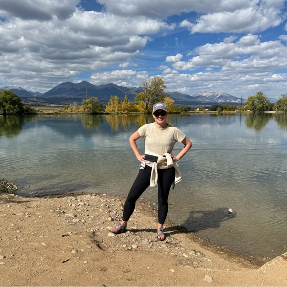 Meet your Posher, Samantha - Picture 1 of 2